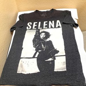 Selina Graphic Tee…